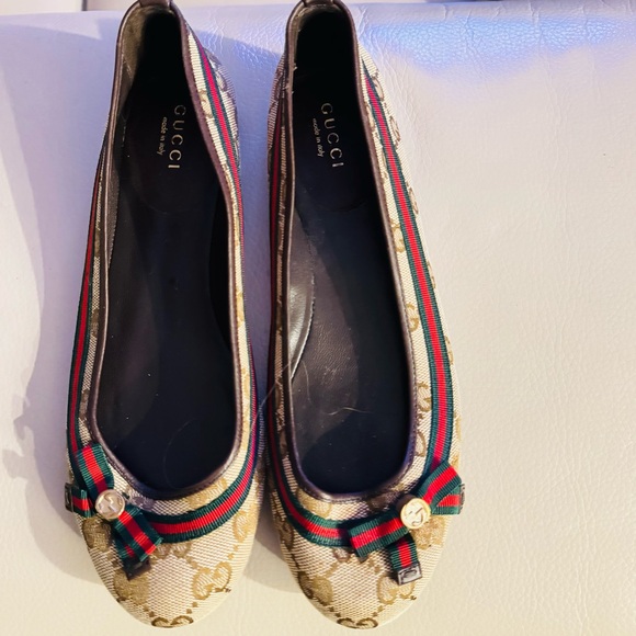 Gucci Shoes - Gucci Women's Tan Flats with Red and Green Stripes
